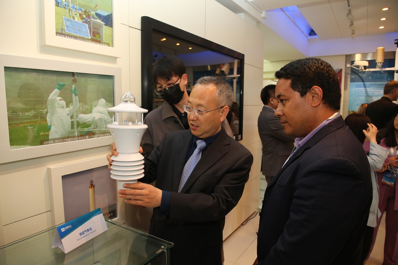 representatives from forum of early warnings visited huayun group